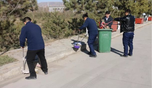 文明创建我先行 ——开云官方站网页版-开云online(中国)
团委开展环境卫生整治志愿活动(图2) 文明创建我先行 ——开云官方站网页版-开云online(中国)
团委开展环境卫生整治志愿活动(图2)