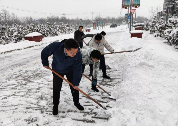 开云官方站网页版-开云online(中国)
组织全体员工扫雪除冰(图2)
